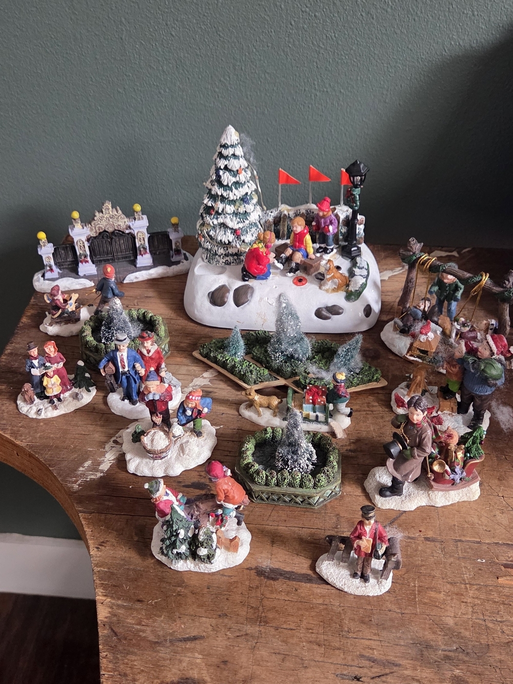 Holiday Village Snow Scene Figurine Set - Multi-Color